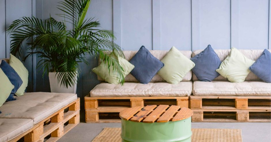 Raklapból készült kerti bútorok - miért annyira népszerűek?