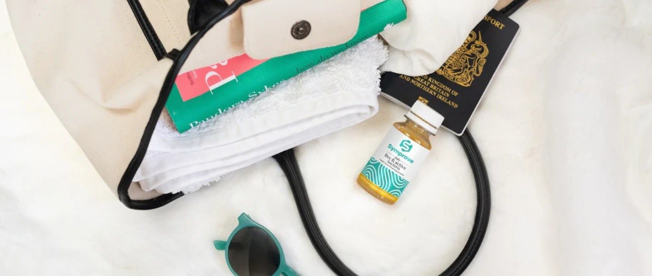 Táska, napszemüveg, útlevél és probiotikum