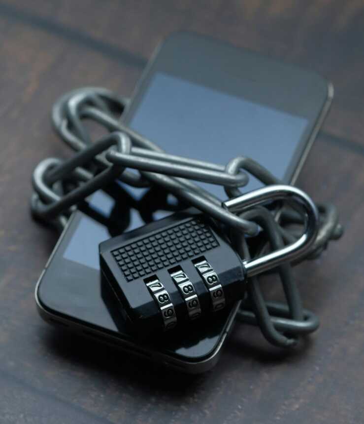 mobiltelefon lelakatolva