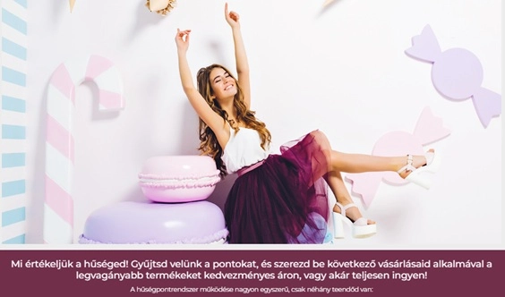 Pontgyűjtőrendszer reklám, amelyen egy nő ül és mosolyog
