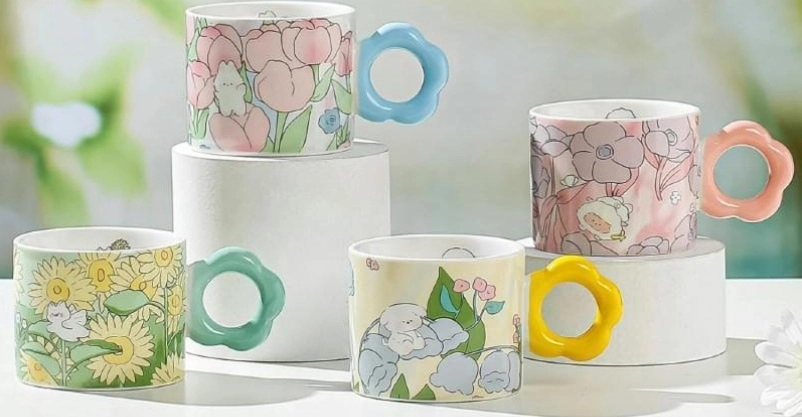 Színes kicsi bögrék