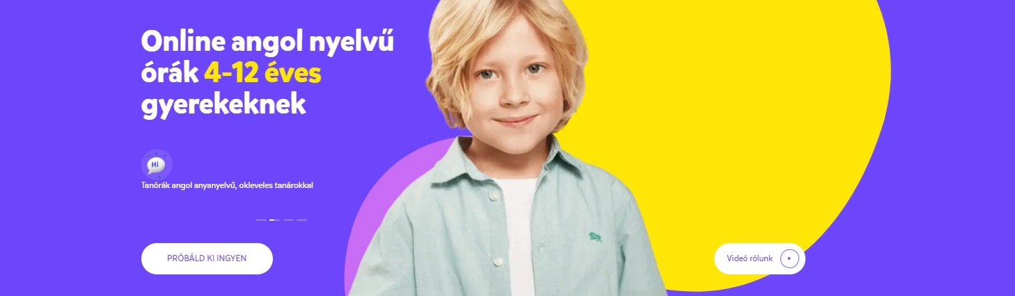 Mosolygó gyereket ábrázoló reklámbanner