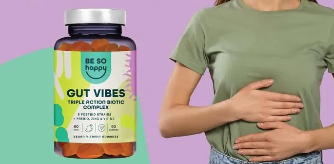 egy nő keze és vitamin
