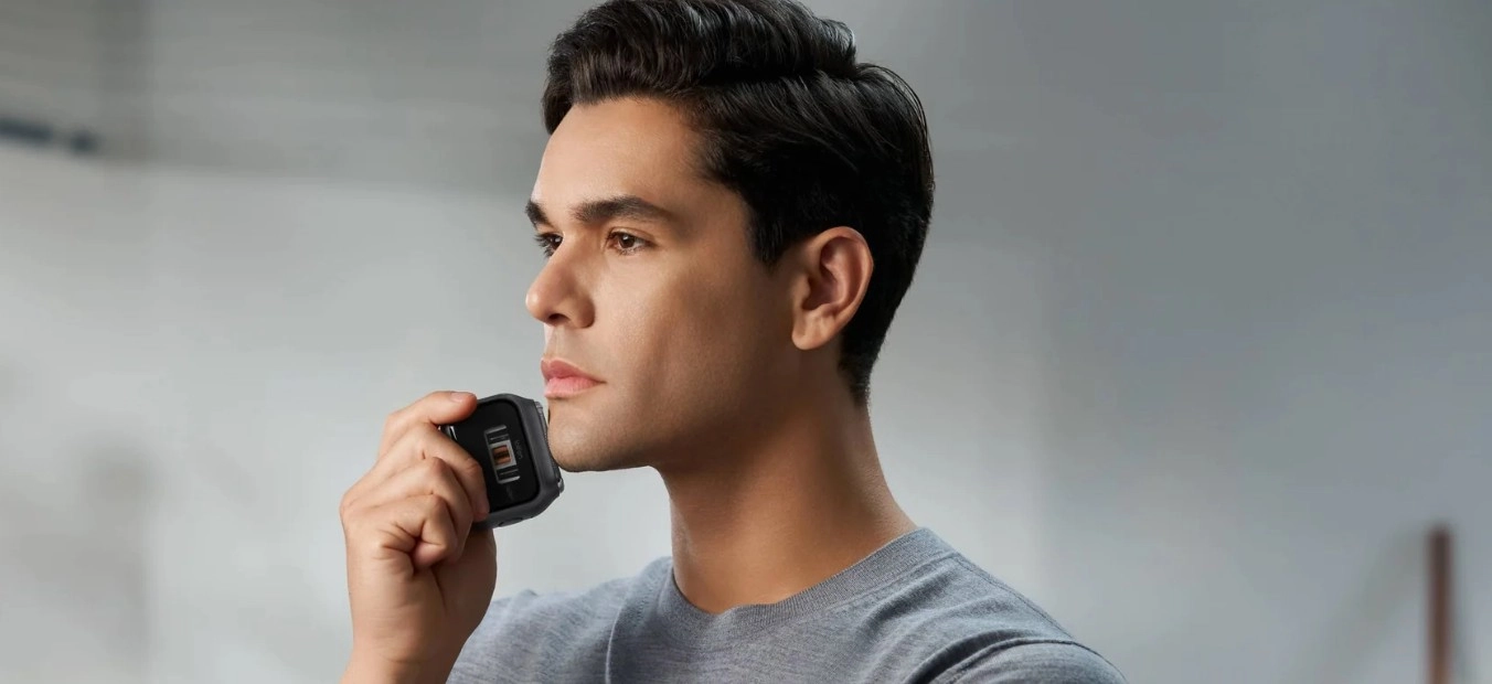 Férfi borotválkozik